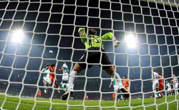 H Eυρώπη παίζει μπάλα, όταν η Ελλάδα κάνει εκλογές