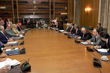 «Εκεχειρία» υπουργών εν όψει εκλογών και τα σενάρια της επόμενης μέρας