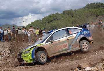 Γκρόνχολμ και Χίρβονεν οδηγούν το Ράλι Τουρκίας, εγκατέλειψε ο Σόλμπεργκ