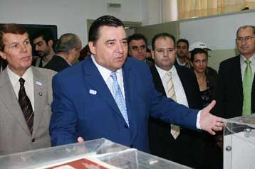 Διαμαρτυρία Καρατζαφέρη με αιχμές κατά Παπαγεωργόπουλου και Ψωμιάδη