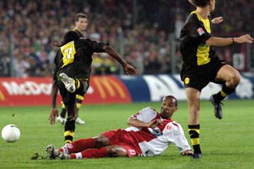 Νίκη της Ντόρτμουντ επί της Κότμπους, ισοπαλία για Νυρεμβέργη και Μπίλεφελντ