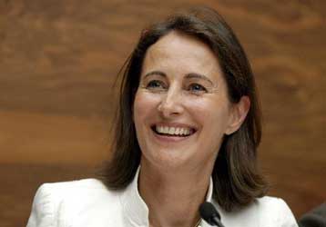 Νέα δημοσκόπηση δίνει προβάδισμα στη Σεγκολέν Ρουαγιάλ έναντι κάθε αντιπάλου της