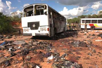 Πολύνεκρη επίθεση αυτοκτονίας εναντίον στρατιωτικού στόχου στη Σρι Λάνκα