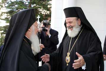 Συνάντηση Χριστόδουλου – Βαρθολομαίου σε κλίμα «αδελφικής αγάπης»