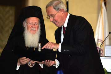 H οικονομία θα έπρεπε να υπηρετεί την κοινωνία, τόνισε ο κ. Βαρθολομαίος