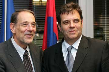 Η λύση για το καθεστώς του Κοσόβου είναι ακόμη μακριά, είπε ο Β.Κοστούνιτσα