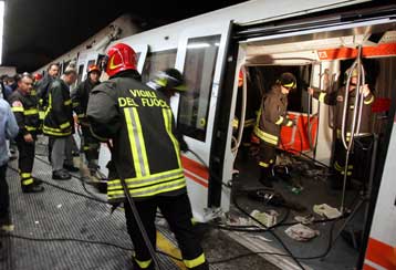 Ένας νεκρός και δεκάδες τραυματίες από σύγκρουση συρμών του μετρό της Ρώμης