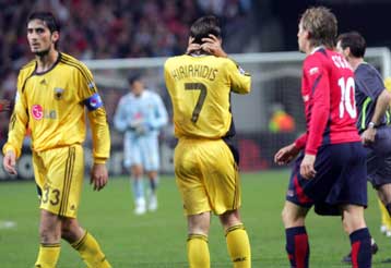 Δεν άντεξε μέχρι τέλους η ΑΕΚ στο «Φελίξ Μπολάρ», 3-1 από την Λιλ