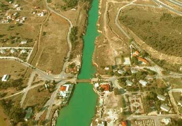 Ένα βήμα πριν την χρεοκοπία ο όμιλος που ελέγχει τη Διώρυγα της Κορίνθου