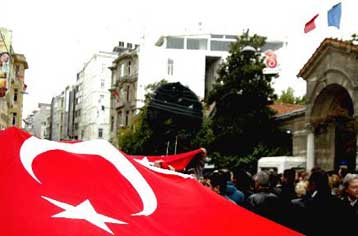 Την προσήλωσή της στις σχέσεις φιλίας με την Τουρκία επαναλαμβάνει η γαλλική κυβέρνηση