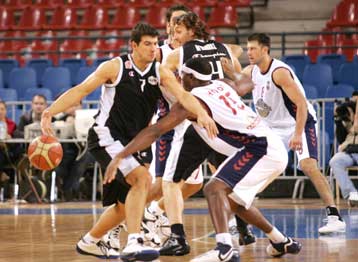 «Αφεντικό» του ντέρμπι ο Πανιώνιος, 90-72 τον ΠΑΟΚ στο τύποις ντέρμπι