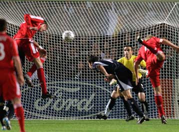 «Καθαρίζουν» την πρόκριση Λίβερπουλ και Αϊντχόφεν με νίκες σε Γαλλία, Τουρκία