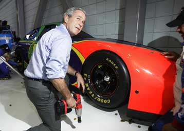 Σε κάθετη πτώση τα ποσοστά των Ρεπουμπλικανών λίγο πριν τις ενδιάμεσες εκλογές