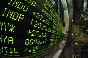 Πάνω από το ορόσημο των 12.000 μονάδων έκλεισε την Πέμπτη ο Dow Jones