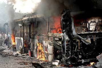 Πενήντα έξι νεκροί σε τροχαίο δυστύχημα στην κεντρική Ινδία