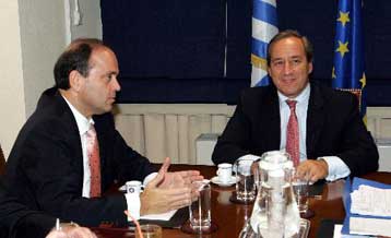 Δύο γραμμές στην κυβέρνηση για την αύξηση των ορίων ηλικίας συνταξιοδότησης