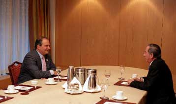 «Πάγωμα» ενταξιακών διαπραγματεύσεων της Τουρκίας για ένα έτος δέχονται Αθήνα-Λευκωσία