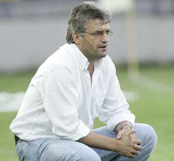 Στηρίζει τον Σάκη Τσιώλη στον πάγκο του Ιωνικού ο Κανελλάκης