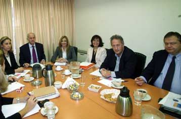 Συμβιβασμός στο Πολιτικό Συμβούλιο του ΠΑΣΟΚ για το εκλογικό αποτέλεσμα