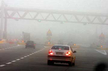 Προβλήματα σε πτήσεις και κυκλοφορία από την πρωινή ομίχλη στην Αττική