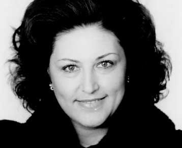 Συναυλία της κορυφαίας σοπράνο Αννα Τόμοβα-Σίντοφ στο Μέγαρο Μουσικής