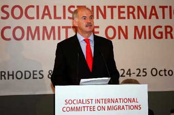 Συνάντηση με τον Ντενίζ Μπαϊκάλ είχε ο Γιώργος Παπανδρέου