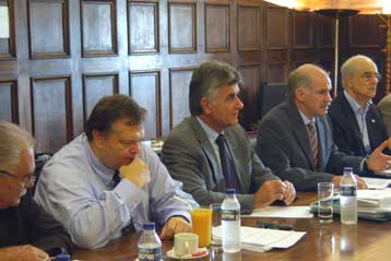 Στον απόηχο της κόντρας Παπανδρέου-Βενιζέλου, συνεδρίαση για το πρόγραμμα του ΠΑΣΟΚ