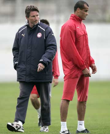 «Ακαρπο» τετ-α-τετ του Σόλιντ με τον Ριβάλντο, που έκανε στη συνέχεια δήλωση ενότητας