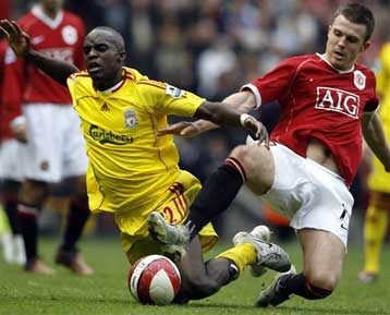 Πρόκριση με το ζόρι για Λίβερπουλ και Μάντσεστερ Γιουνάιτεντ