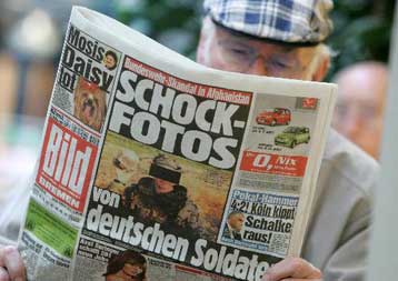 Νέες φωτογραφίες Γερμανών στρατιωτών που ποζάρουν με ανθρώπινα κρανία