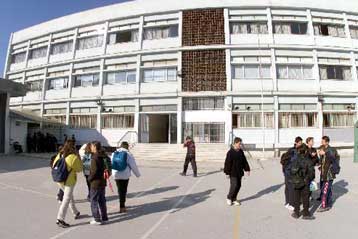 Το βιασμό της μέσα σε υπό κατάληψη σχολείο κατήγγειλε 16χρονη