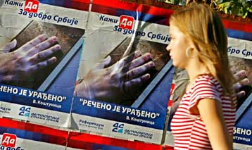 Στις κάλπες οι Σέρβοι για την υπερψήφιση του νέου Συντάγματος