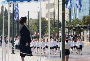Με παρελάσεις, αλλά και διαμαρτυρίες κορυφώθηκαν οι εκδηλώσεις για την 28η Οκτωβρίου