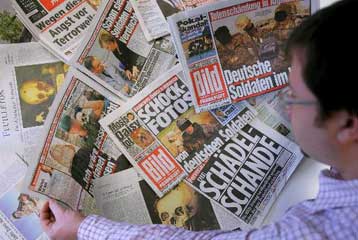 Νέες φωτογραφίες προστίθενται στο σκάνδαλο με Γερμανούς στρατιώτες στο Αφγανιστάν