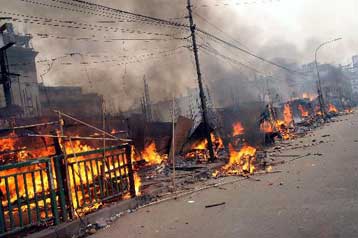 Αιματηρές συγκρούσεις με δέκα νεκρούς στην πρωτεύουσα του Μπαγκλαντές