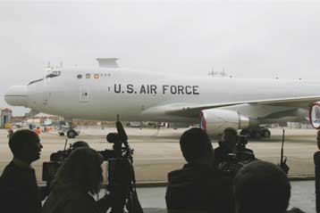 Ένα βήμα πιο κοντά το αερομεταφερόμενο λέιζερ των ΗΠΑ