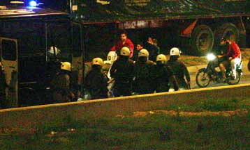 Επεισόδια στη Λάρισα από περίπου 100 οπαδούς του ΠΑΟΚ