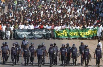 Αιματηρό πολιτικό αδιέξοδο στο Μπανγκλαντές