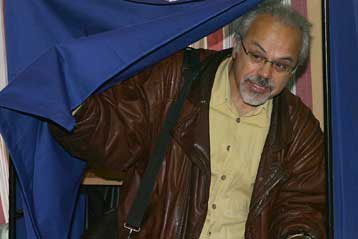 Εξηγήσεις Τρεμόπουλου για παράνομη αφισοκόλληση κατά την προεκλογική περίοδο