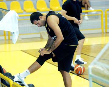Ένα μήνα εκτός δράσης ο Γιώργος Καράγκουτης