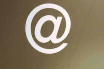 Διαστάσεις παίρνει στο Διαδίκτυο η σύλληψη Έλληνα blogger