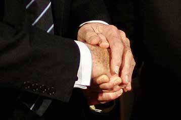 Απίθανο, κατά την Kantor Capital, το ενδεχόμενο συγχωνεύσεων μεγάλων τραπεζών