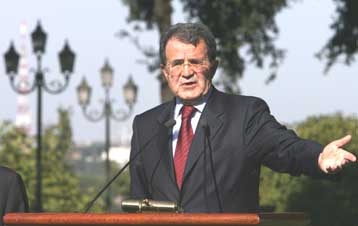 «Στρατιωτική λύση» μελετά ο Πρόντι για την καταπολέμηση της βίας στη Νάπολη