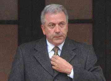 Επανέρχεται ο υπουργός Υγείας στην εκτός ΑΣΕΠ πρόσληψη 9.000 νοσηλευτών