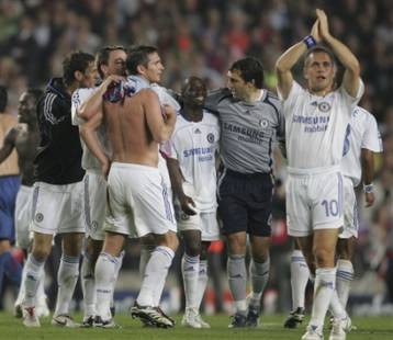 Για προστασία από τους διαιτητές και «θέατρο» κατηγορεί την Μπαρτσελόνα ο Μουρίνιο