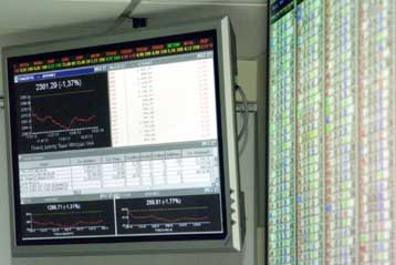 Τη μείωση του φόρου επί των χρηματιστηριακών συναλλαγών εξετάζει η κυβέρνηση