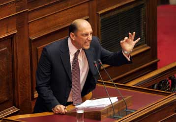 Αρση της ασυλίας του Πέτρου Μαντούβαλου αποφάσισε η Ολομέλεια της Βουλής