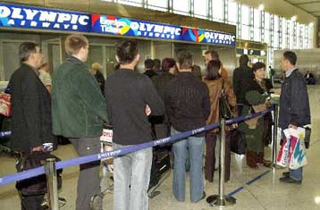 Σε ισχύ από τη Δευτέρα στο «Ελ.Βενιζέλος» οι περιορισμοί στις χειραποσκευές επιβατών