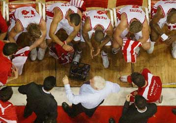 Ο Πίνι Γκέρσον εξηγεί ότι ο Ολυμπιακός δεν έχει πολυτέλεια έστω και για λίγη ξεκούραση