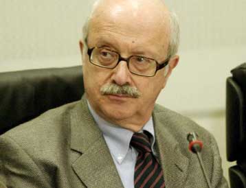 Αποσύνδεση του Λυκείου από τις Πανελλαδικές εισηγείται ο Θ.Βερέμης